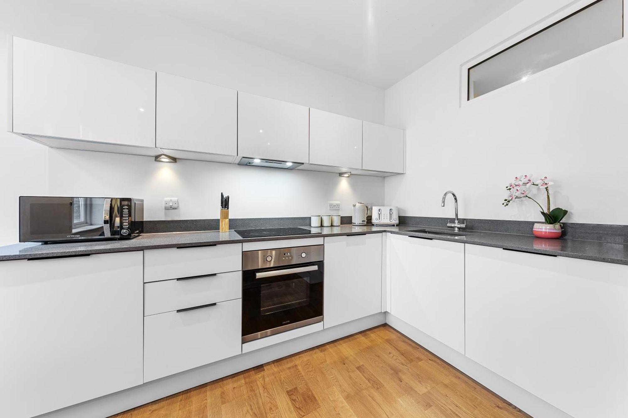 Appartement Modern One Bedroom Flat - Near Heathrow, Windsor Castle, Thorpe Park - Staines Tw18 *
