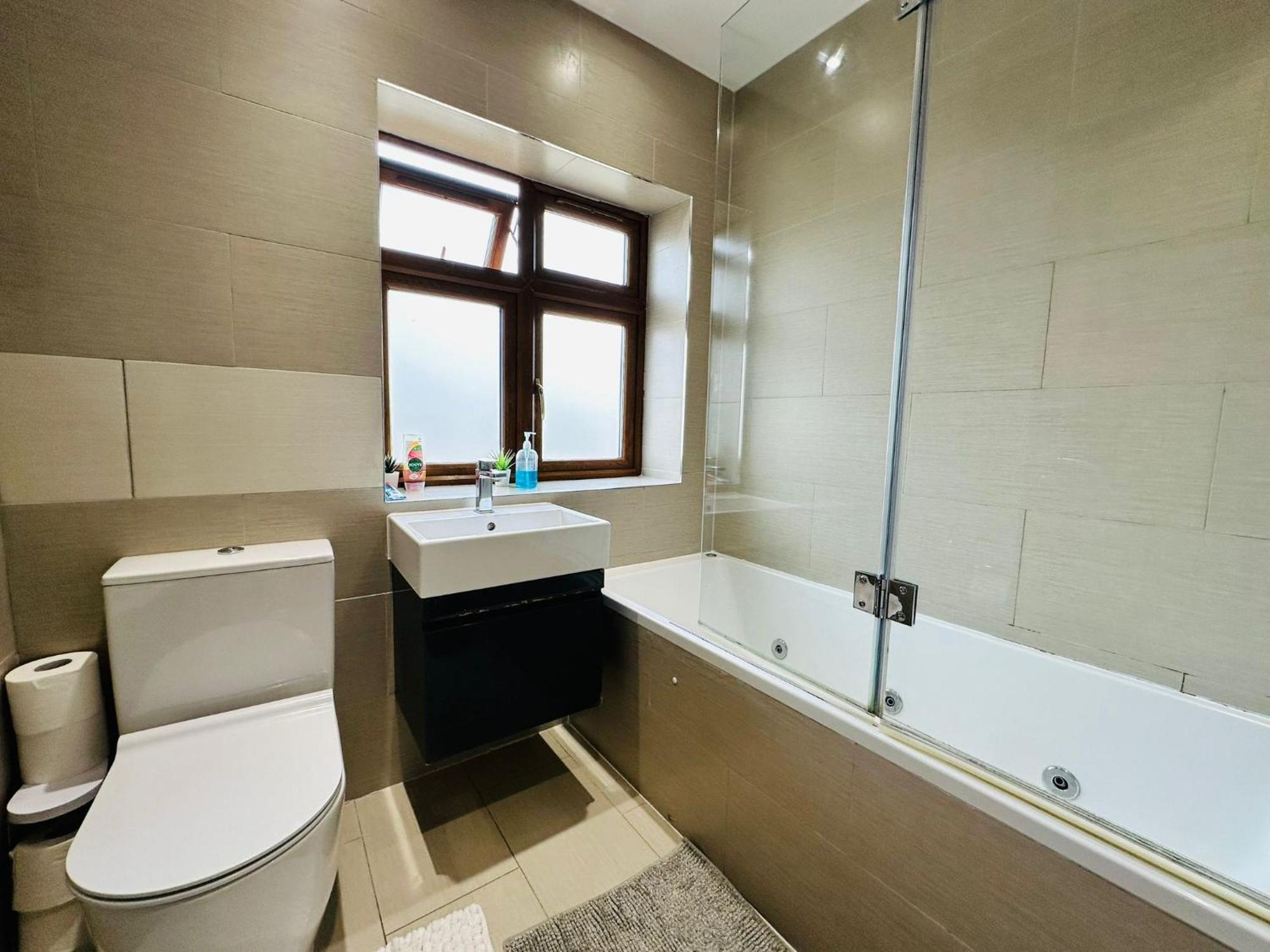 Appartement Spacious 6 Bed In Wembly, Londres