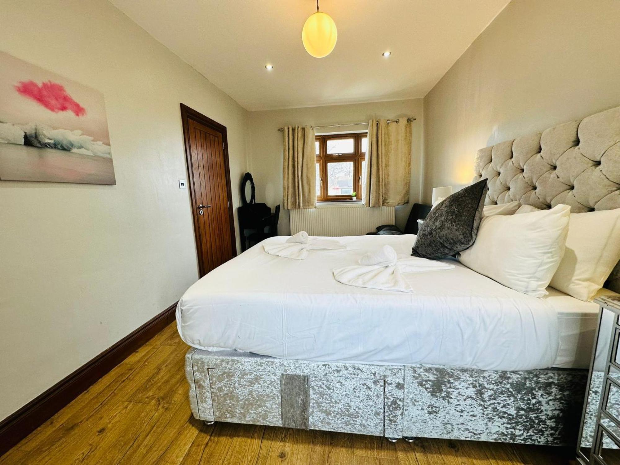 Spacious 6 Bed In Wembly, Londres