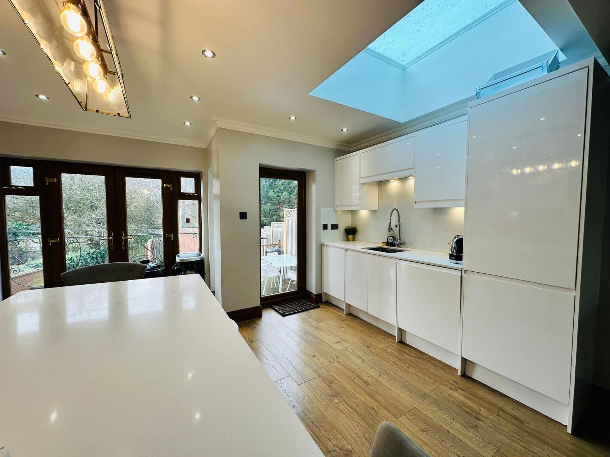 Spacious 6 Bed In Wembly, Londres