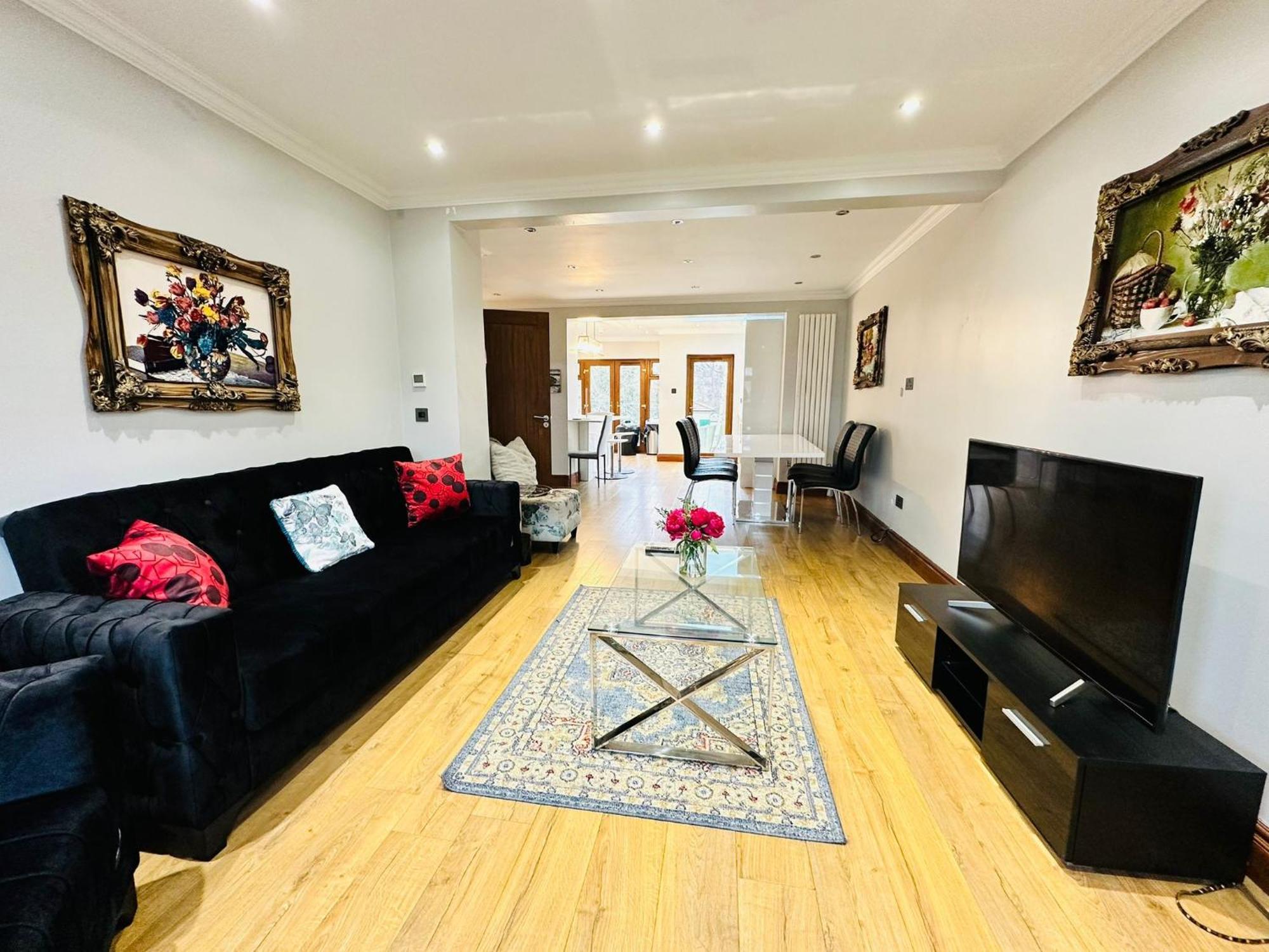 Spacious 6 Bed In Wembly, * Londres