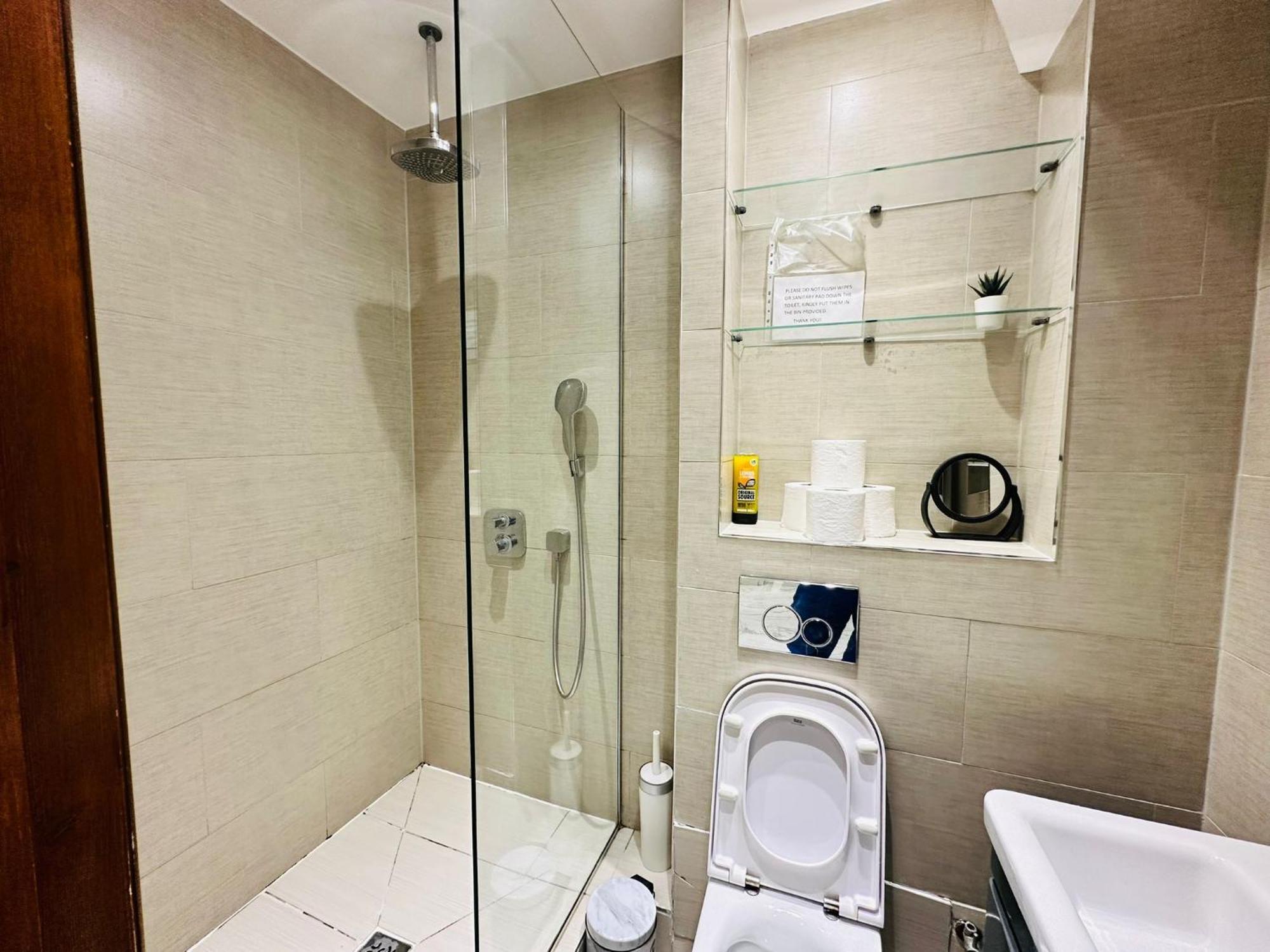 Spacious 6 Bed In Wembly, Londres