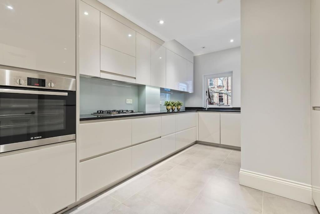 Luxury 3 Bed Flat In Kensington Appartement