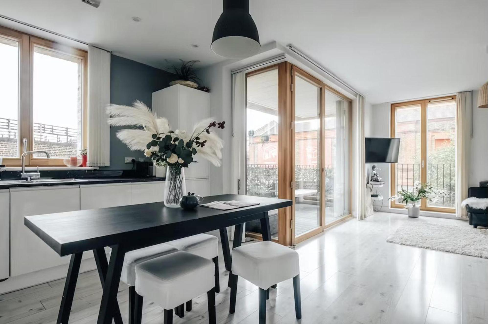 Stunning 2-bed & Balcony In Notting Hill Londres