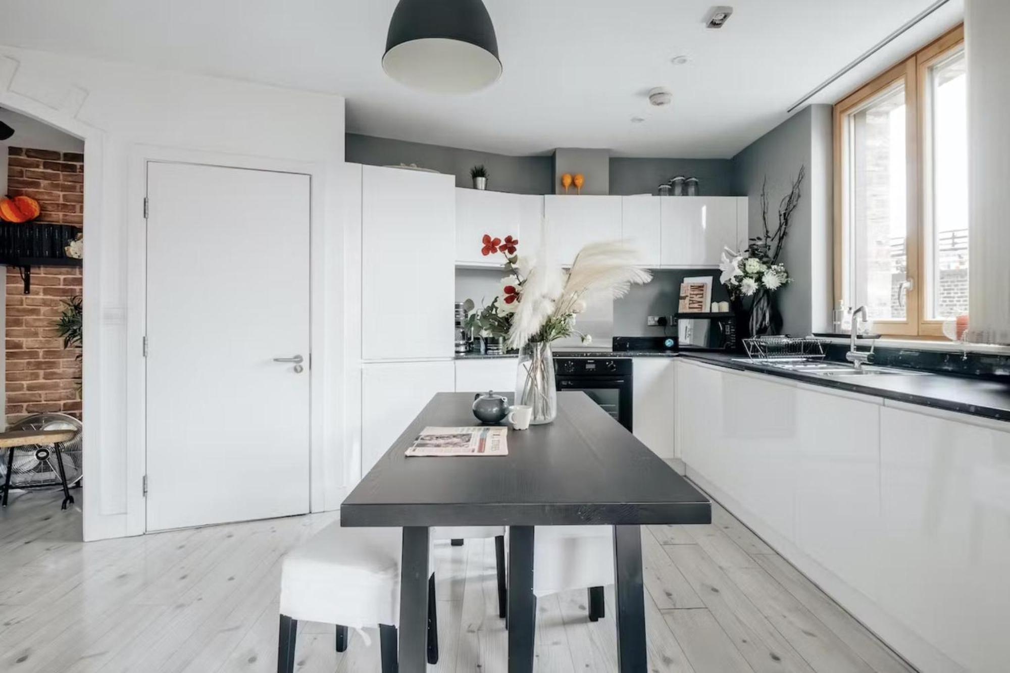 Stunning 2-bed & Balcony In Notting Hill Apartamento