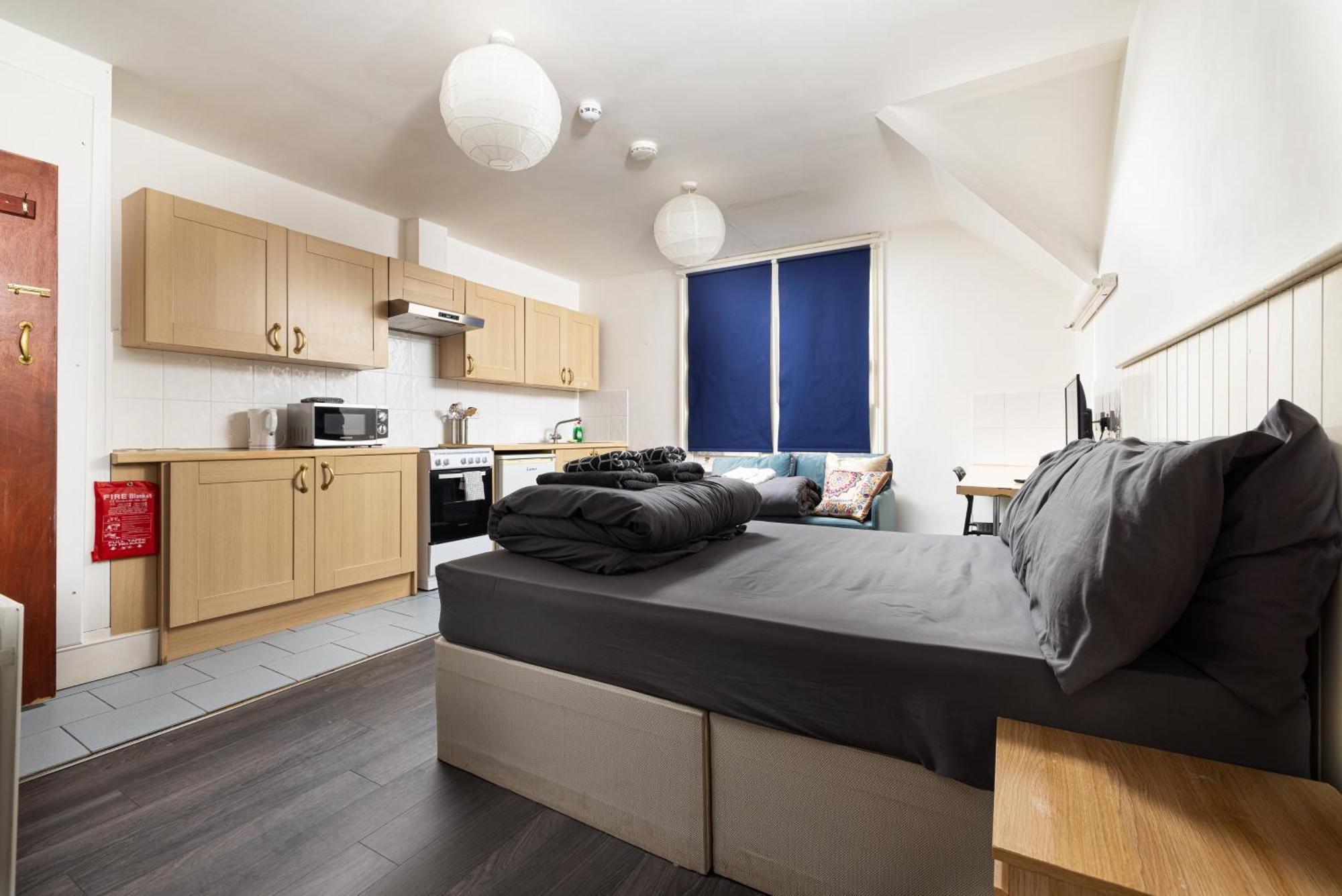 Very Large Studio On Finchley Road 15 *