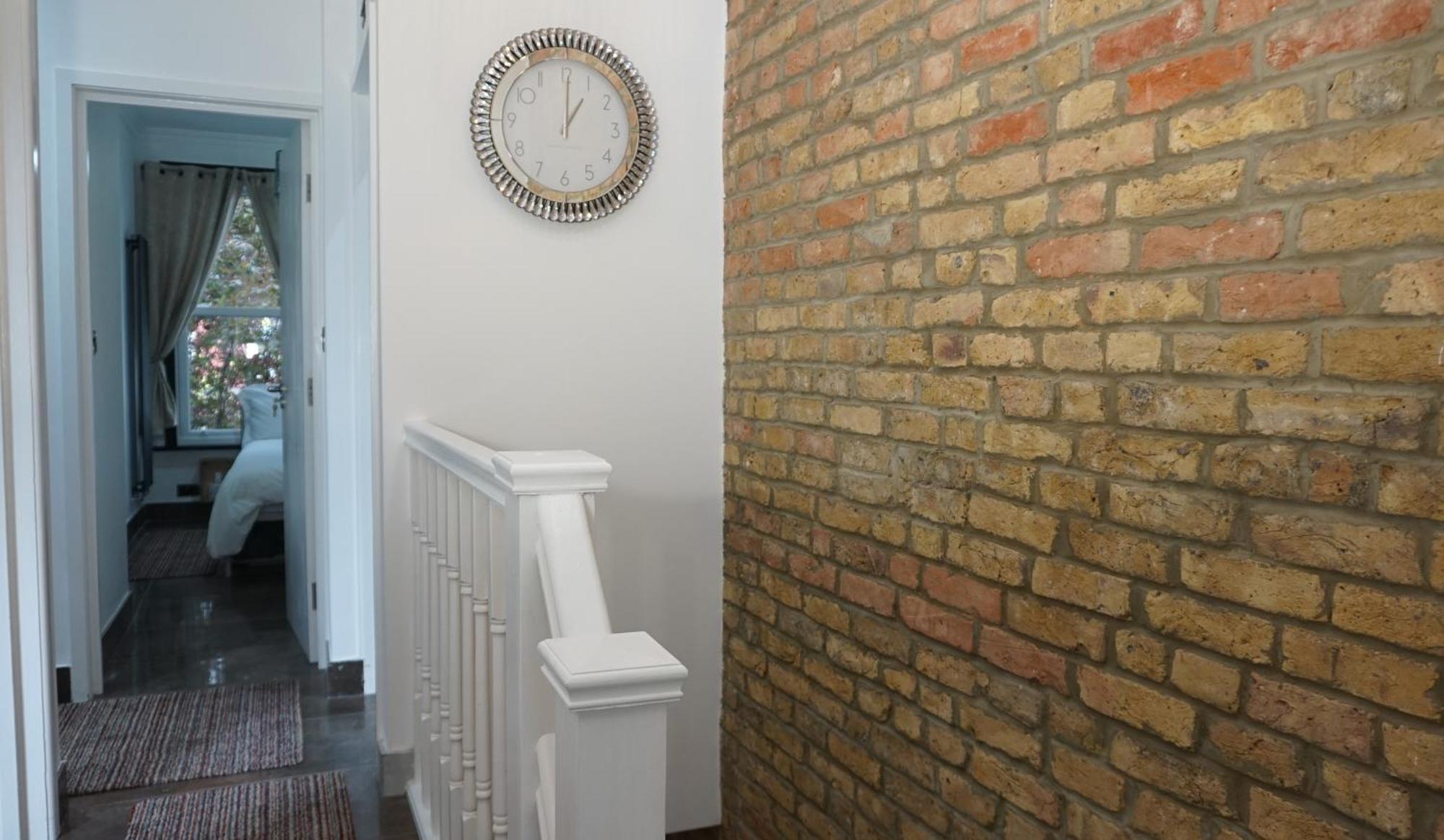 Beautiful Sleeps 6, 2 Minutes To Metro Appartement