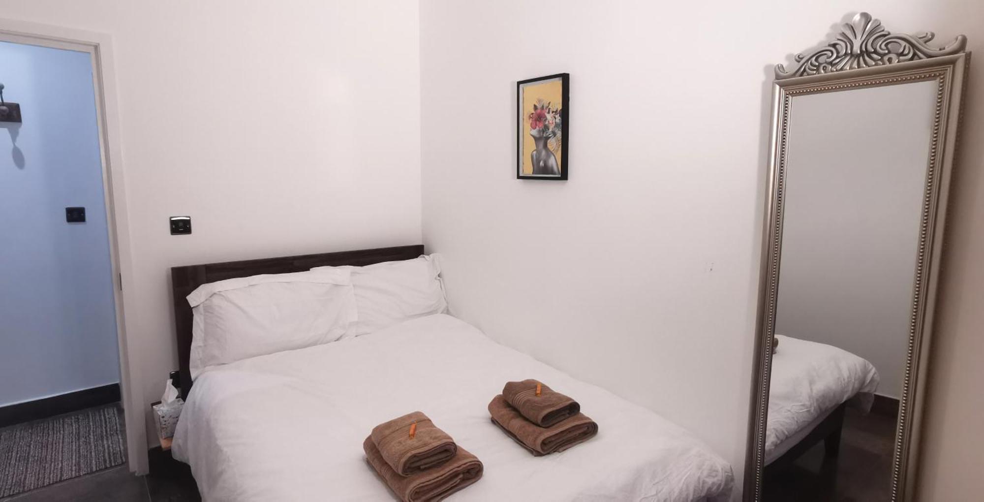 Beautiful Sleeps 6, 2 Minutes To Metro *