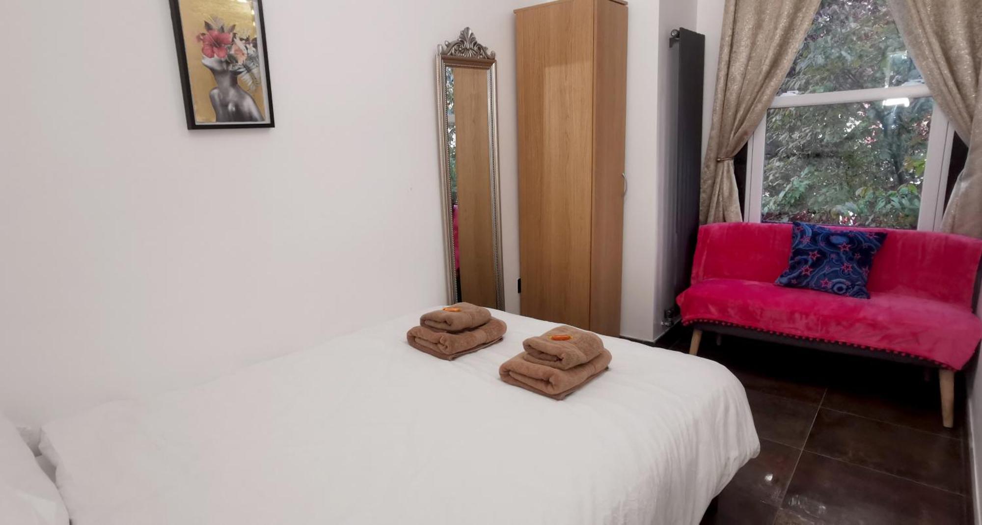 Appartement Beautiful Sleeps 6, 2 Minutes To Metro *