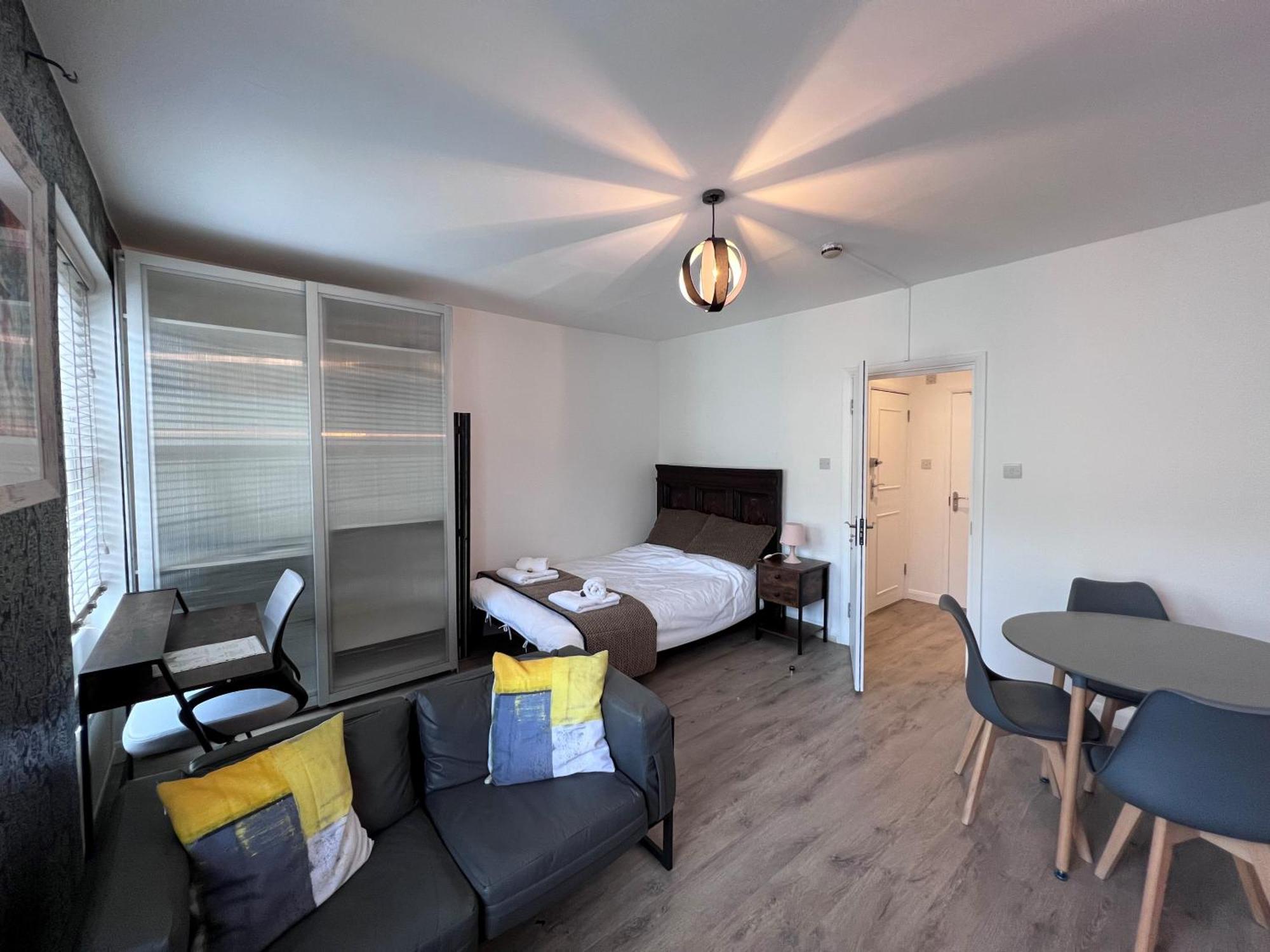 Flat In With Large Patio Londres