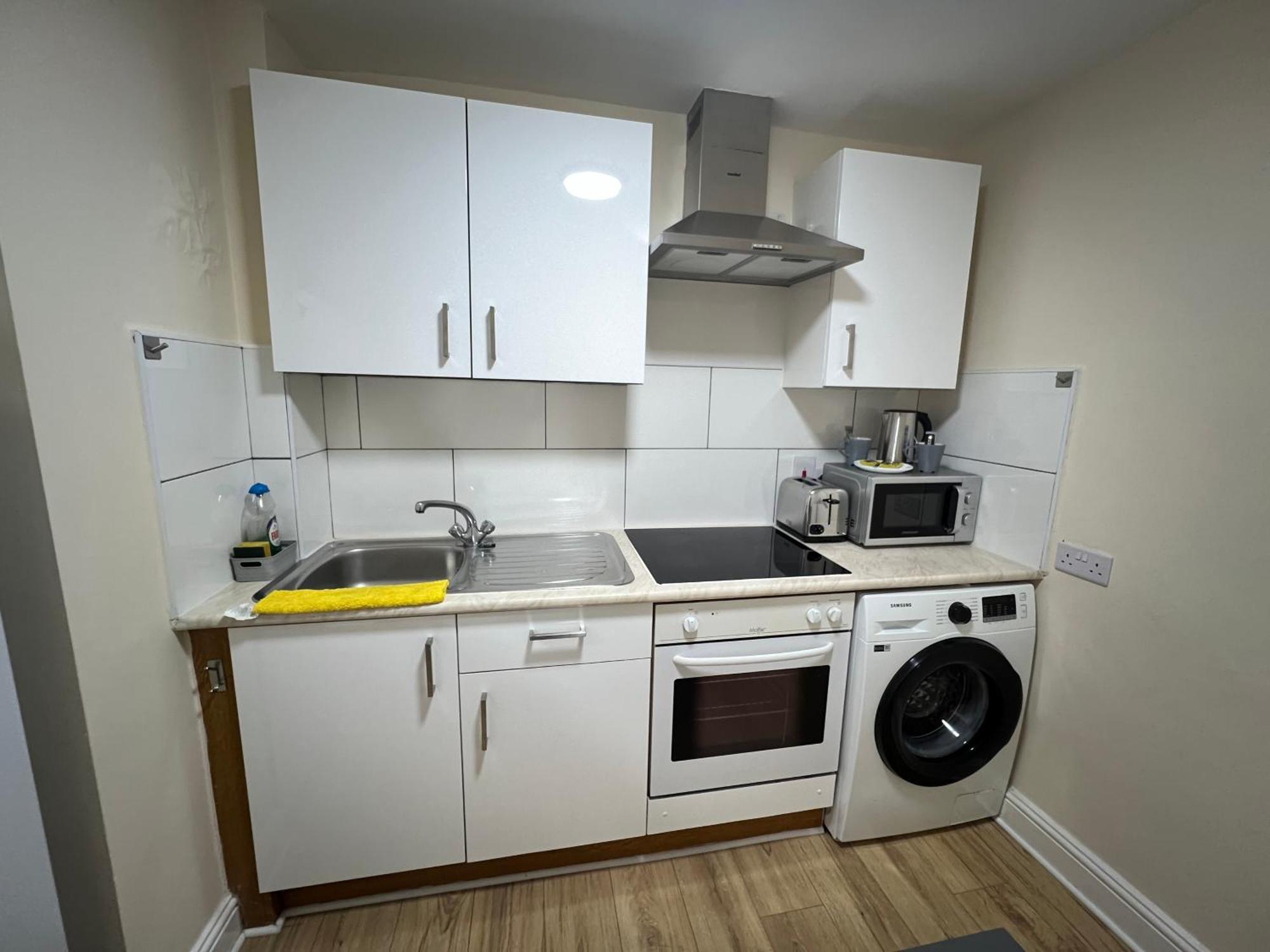 Station Apartment *