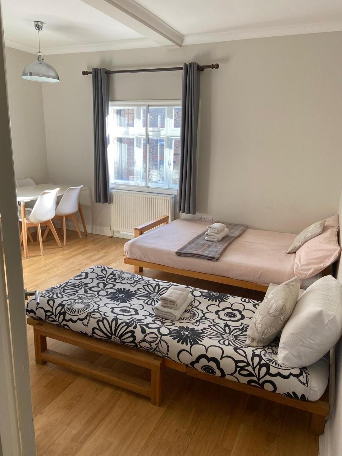 Apartment Period On South Bank