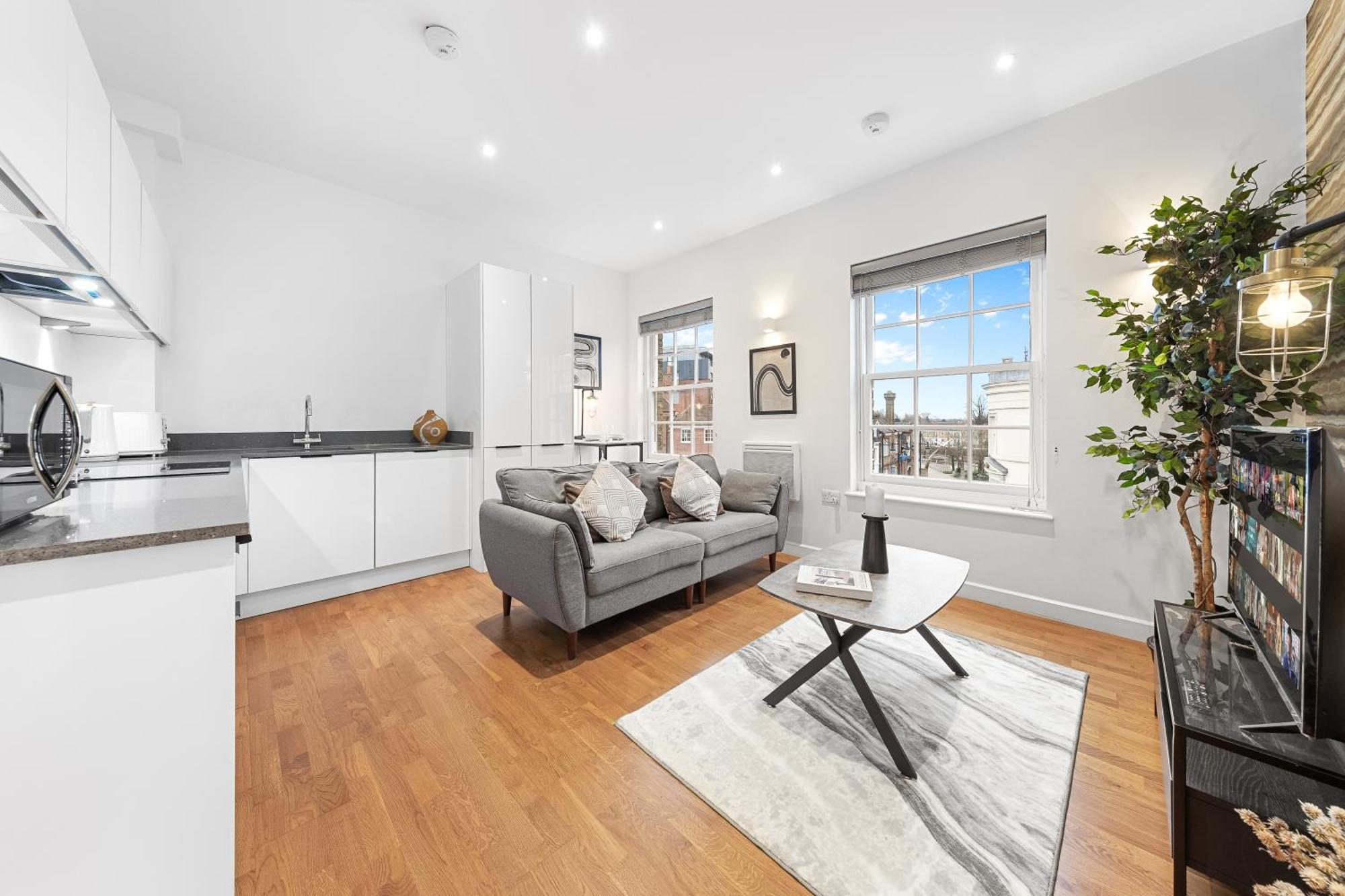 Modern One Bedroom Flat - Near Heathrow, Windsor Castle, Thorpe Park - Staines Tw18 Appartement *