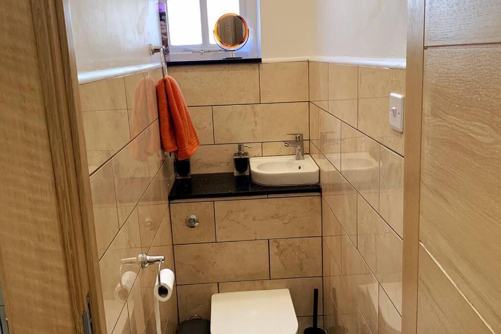 Stylish And Cosy 3 Bedroom Apartment London