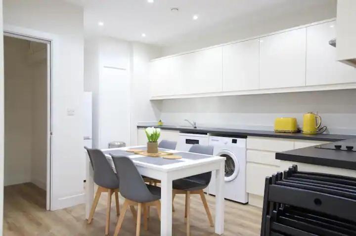 Chapel House Apartment *