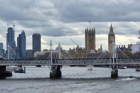 Apartment Modern Ealing Common Duplex London