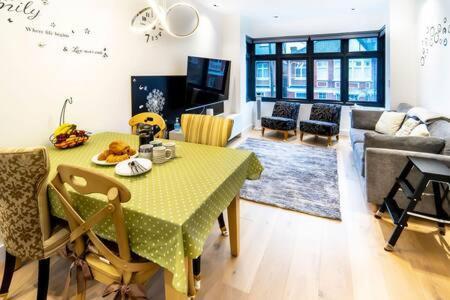 Modern Ealing Common Duplex Londres