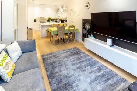 Modern Ealing Common Duplex *