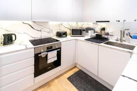 Apartamento Modern Ealing Common Duplex Londres
