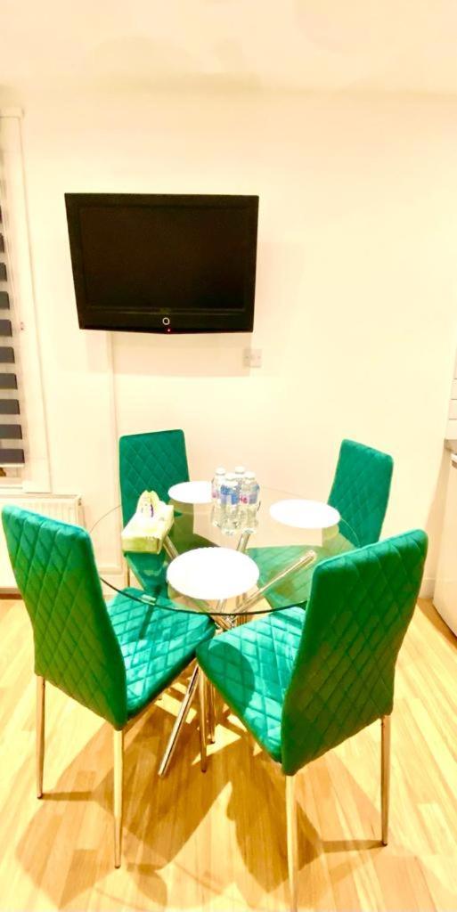 One Bedroom Queen's Park In Apartamento Londres