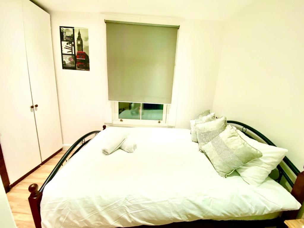 One Bedroom Queen's Park In * Londres