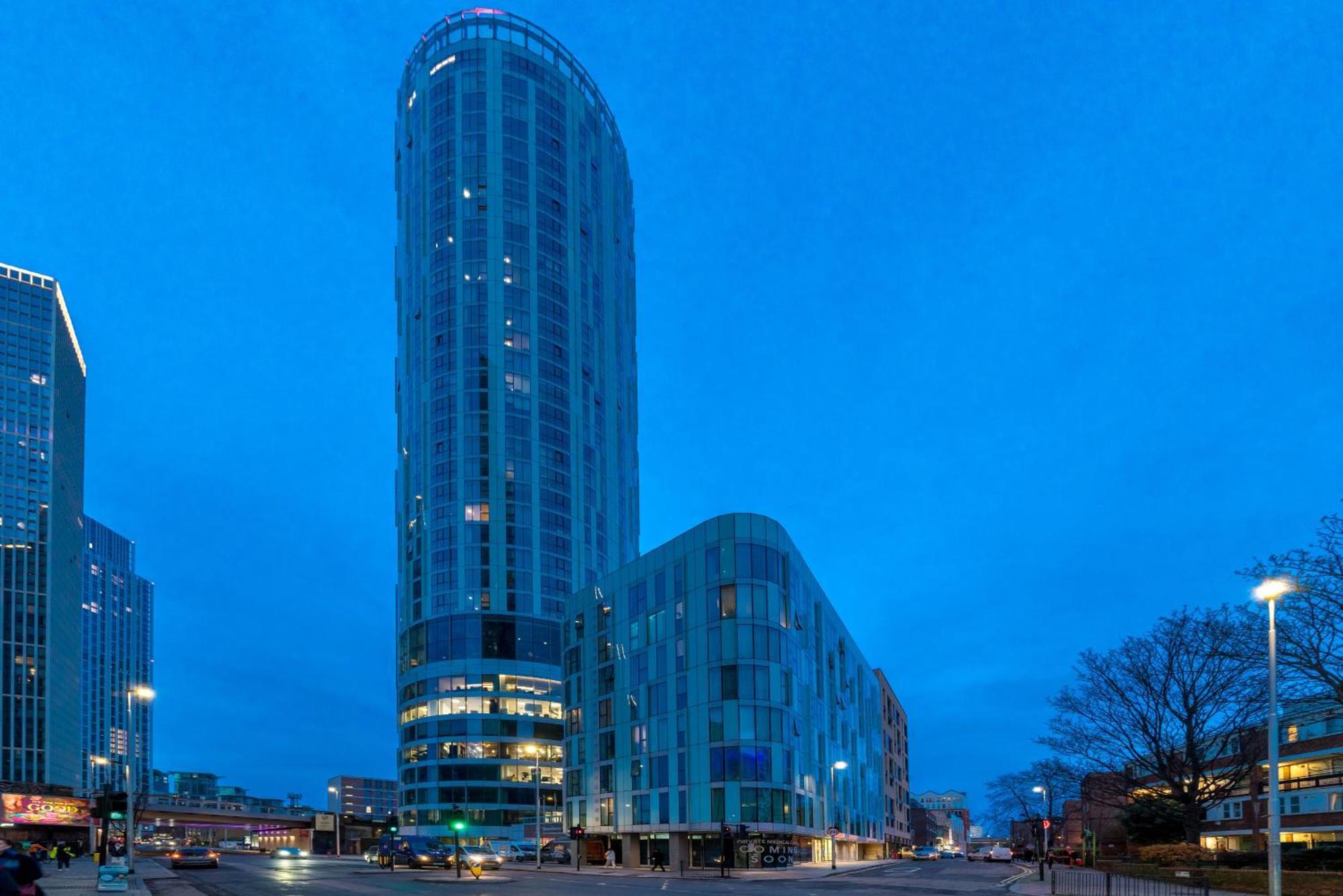 5-star Family 2br 2ba Central Apt