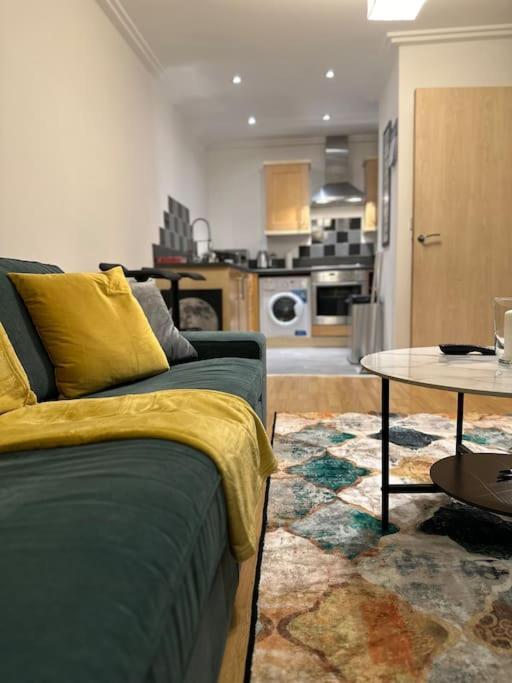 Entire Flat In Ealing *