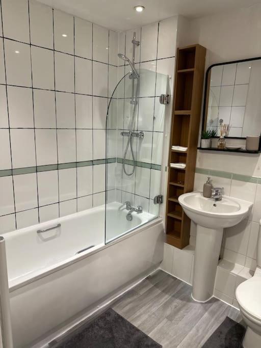 Entire Flat In Ealing *