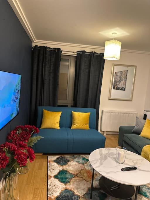Entire Flat In Ealing London
