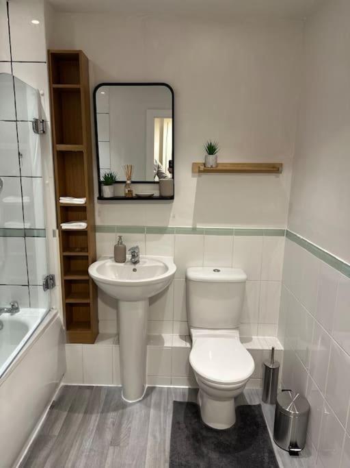Entire Flat In Ealing London