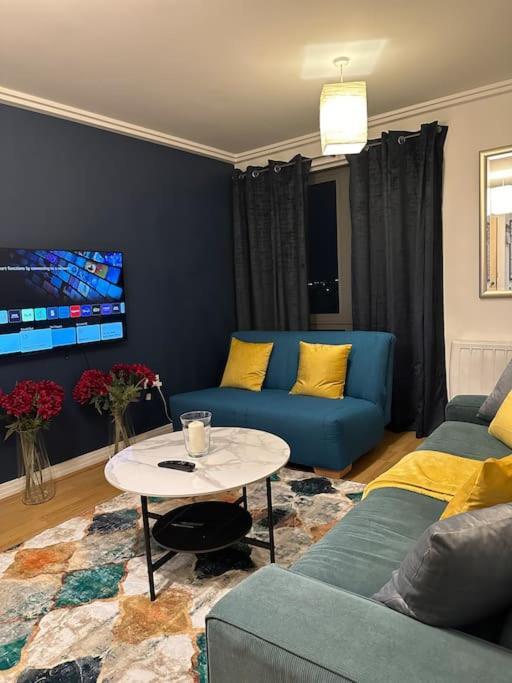 Entire Flat In Ealing *