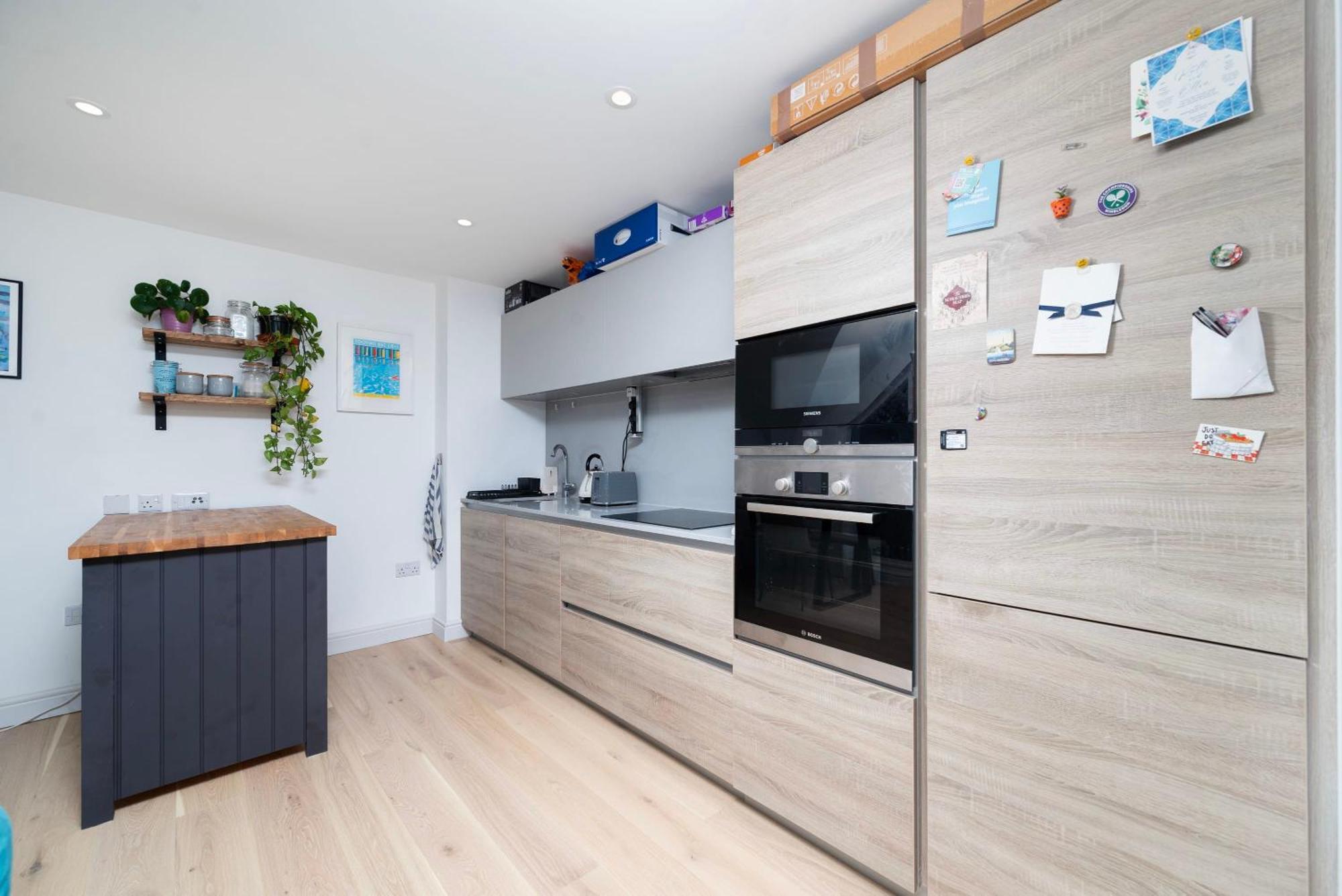 Chic City 1 Bedroom With Balcony Views London
