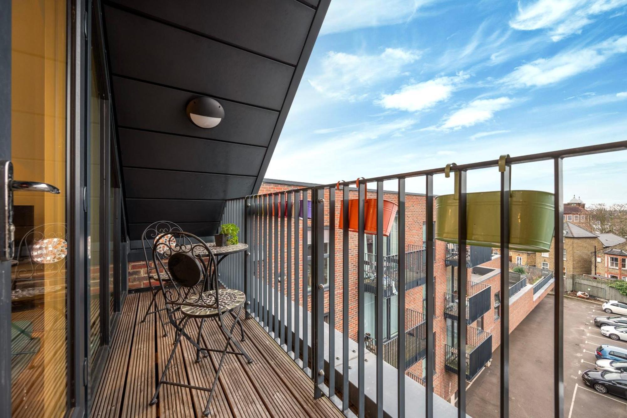 Apartment Chic City 1 Bedroom With Balcony Views