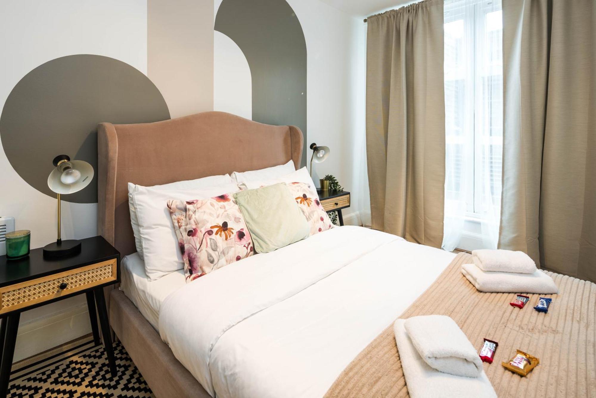 Charming Spacious 2br Flat Near Station Parking