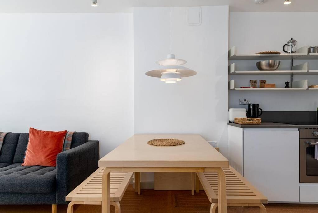 2-bedroom Minimalist In Borough Appartement *