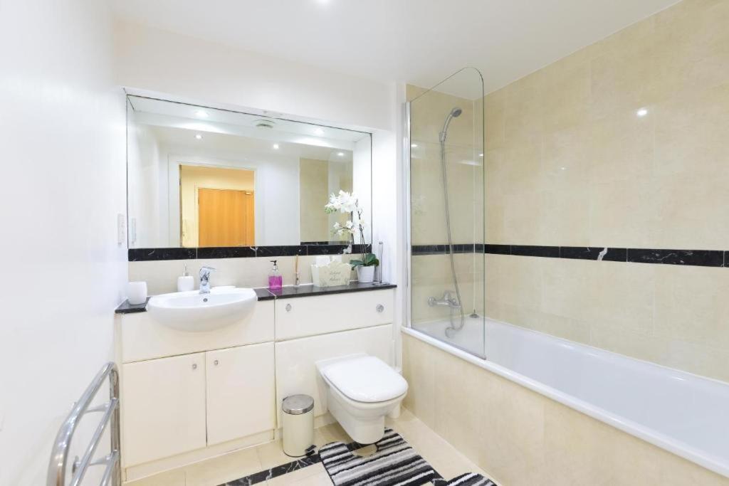 2&3 Bedrooms Near Excel - Modern Spacious For Larger Groups * Londres