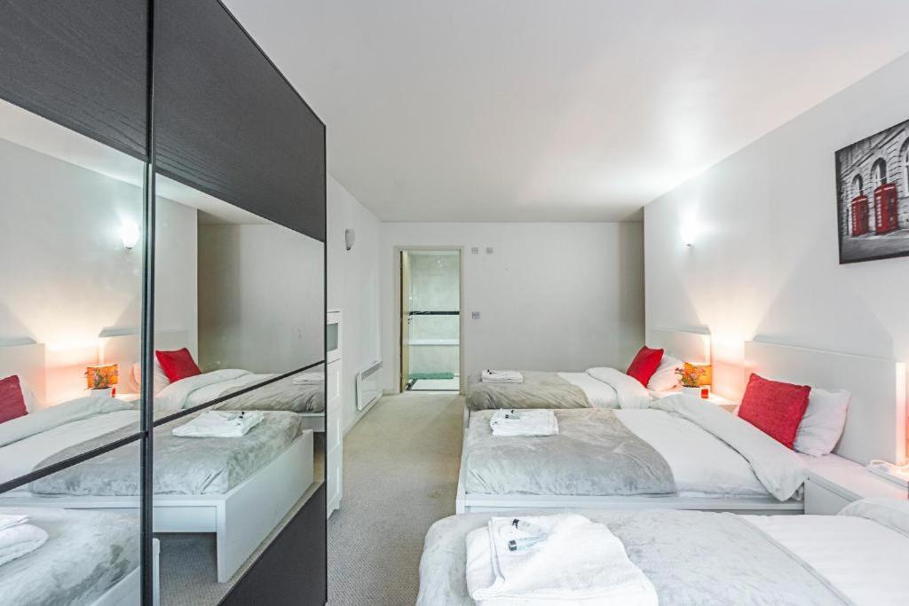 2&3 Bedrooms Near Excel - Modern Spacious For Larger Groups