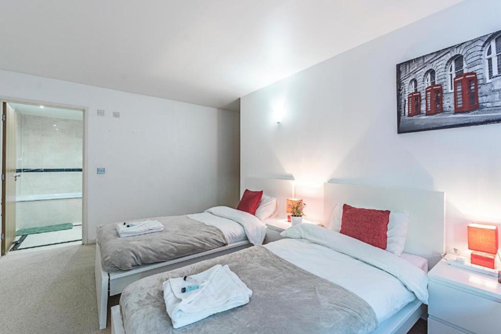 Appartement 2&3 Bedrooms Near Excel - Modern Spacious For Larger Groups *