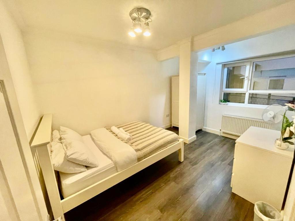 Flat5 419 North End Road * Londres
