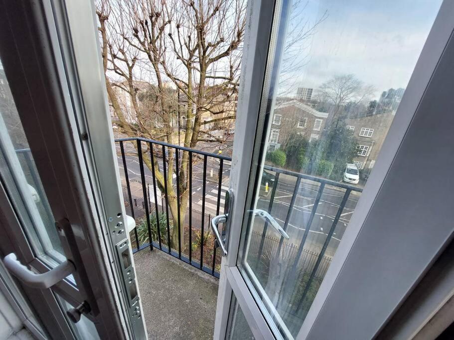 3 Bedroom Flat In Hoxton Apartment *