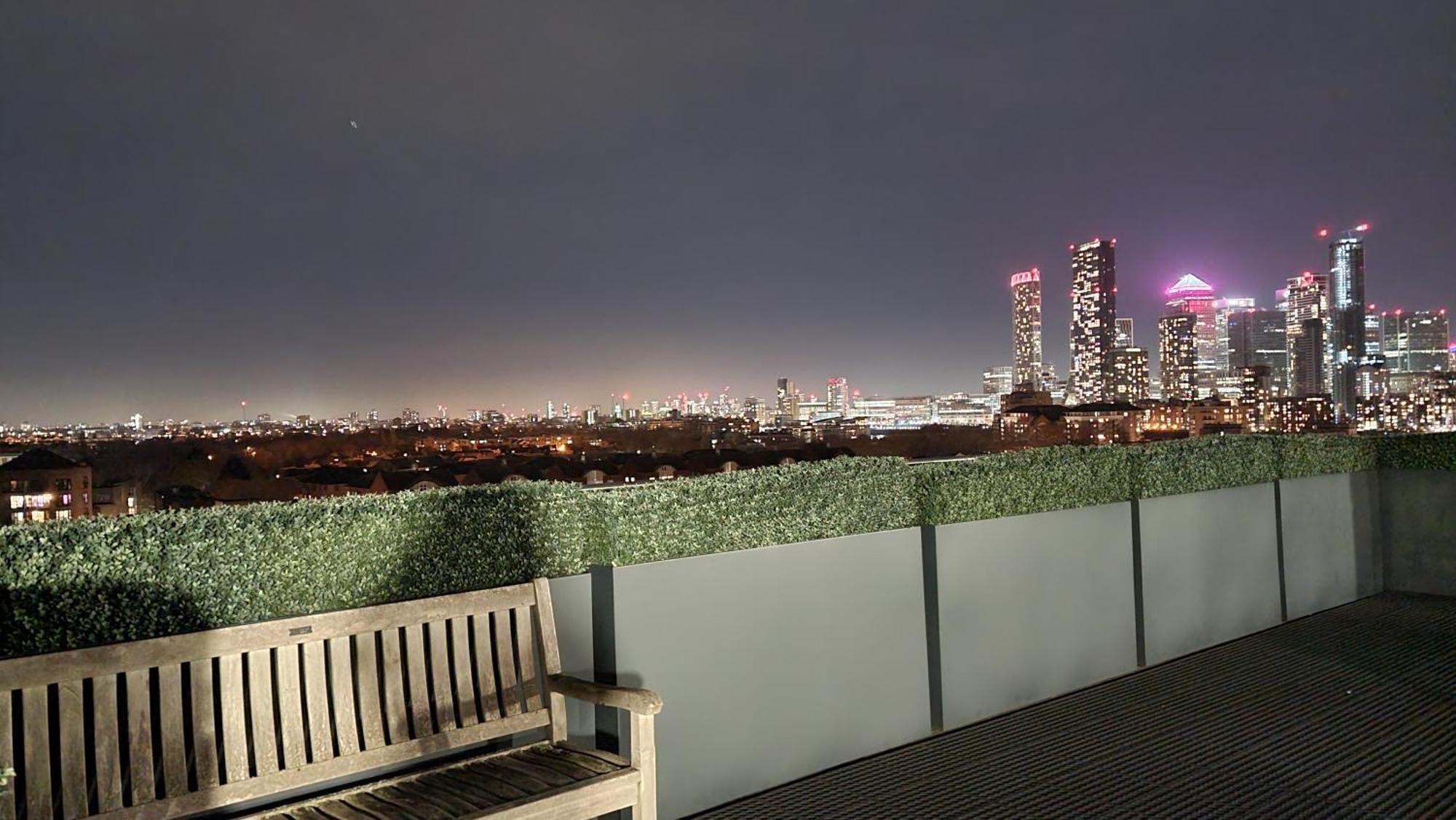 Charming & Large 1-bedroom In The Heart Of Appartement Londen