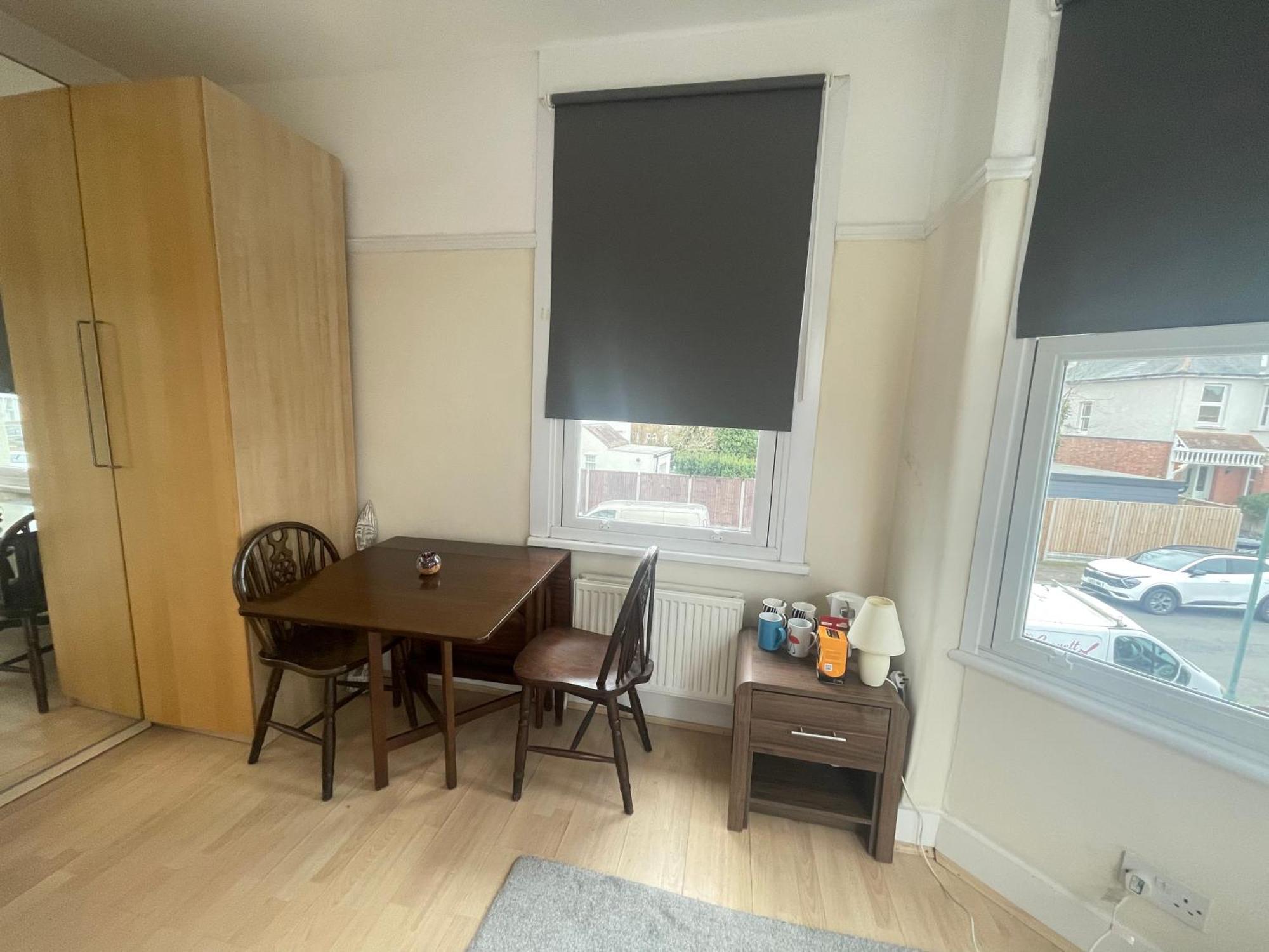 With Private Bathroom And Shared Kitchen Séjour chez l'habitant