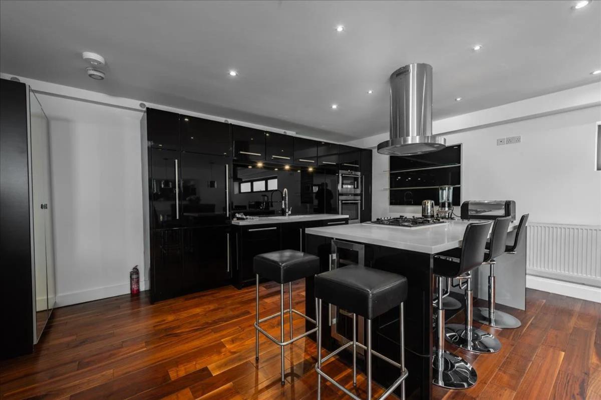 Sandmere Road By Capital Londres