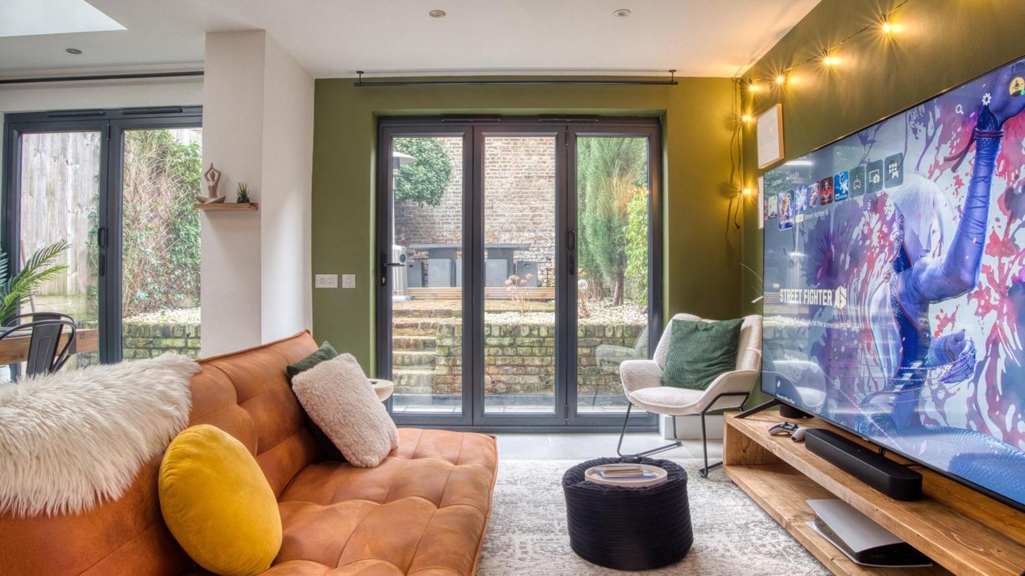 Queen's Park With Cinema & Gaming Appartement