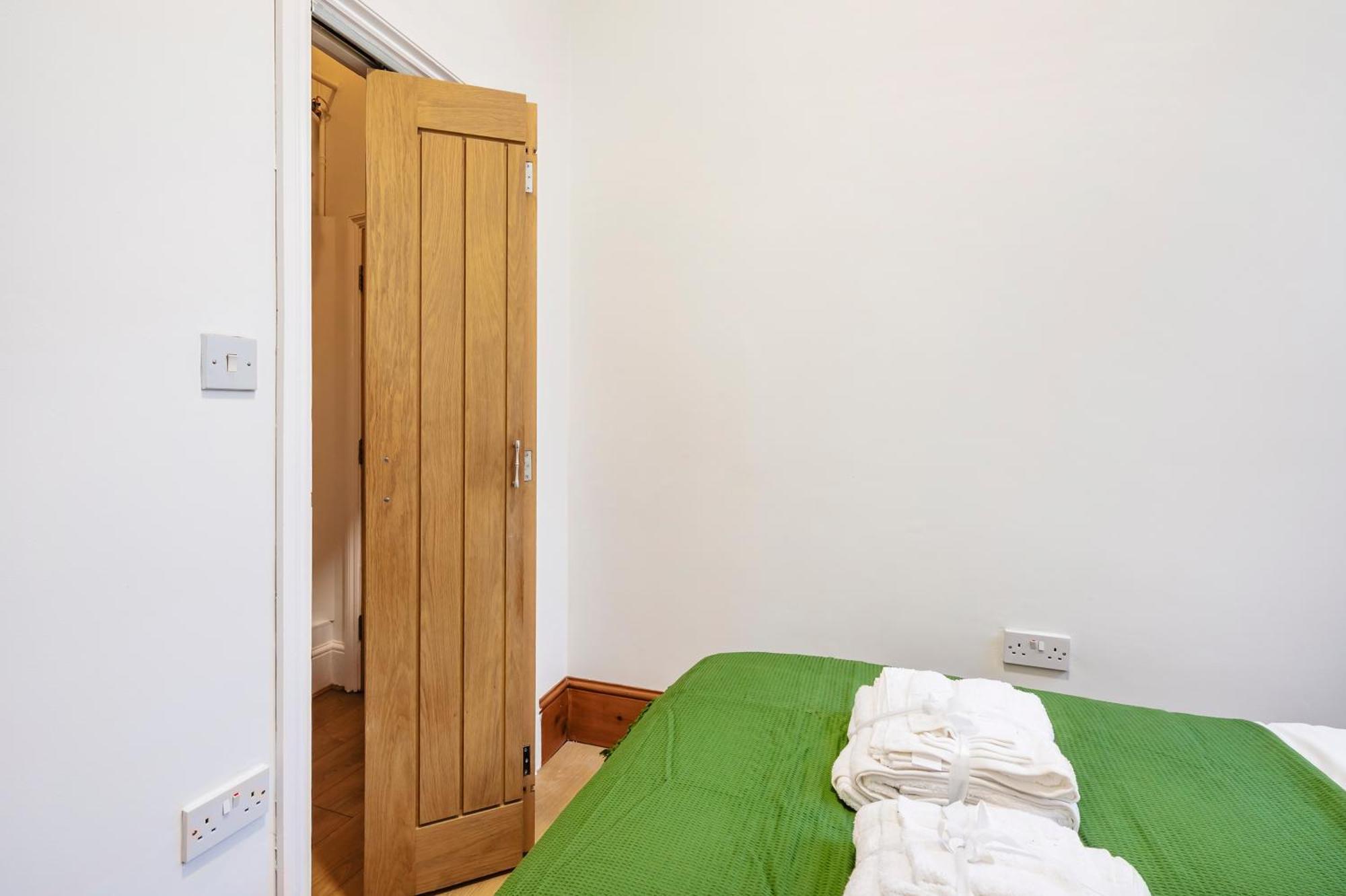2 Bedroom In Center Of Apartamento Londres