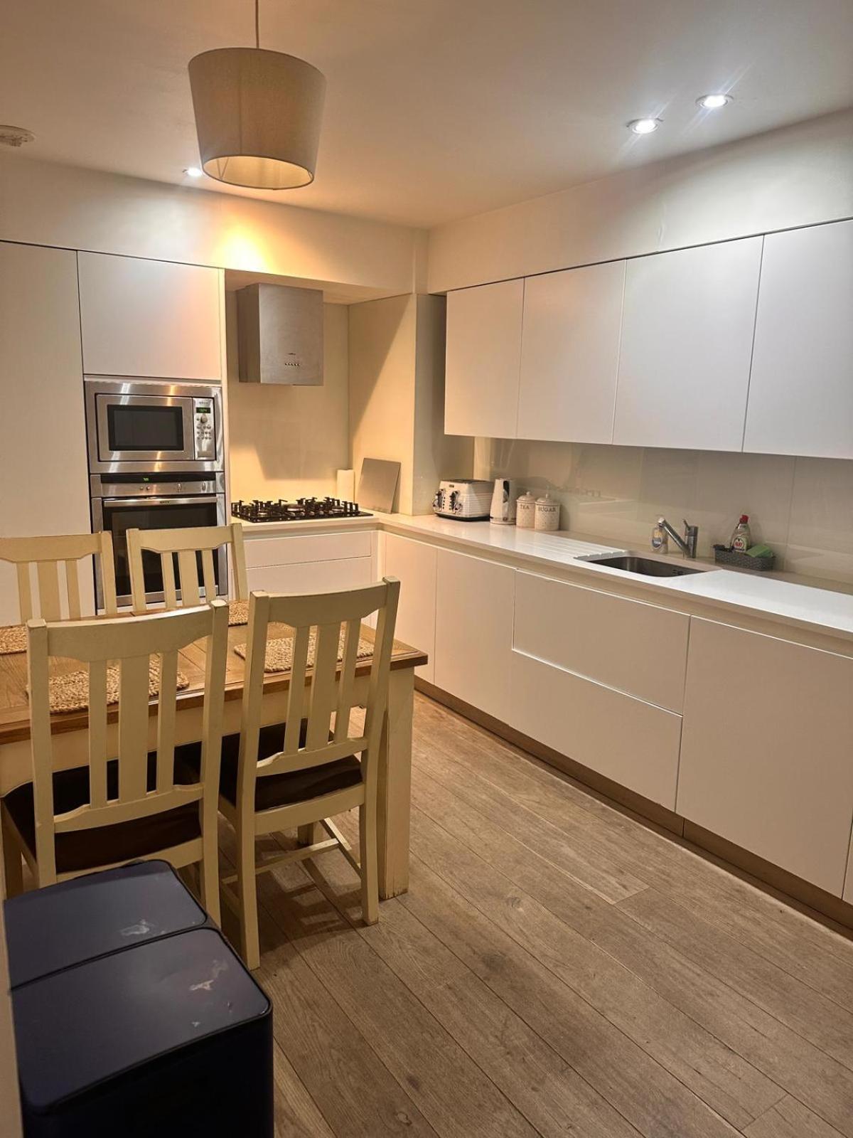 Spacious Flat - 2bhk Appartement Londen