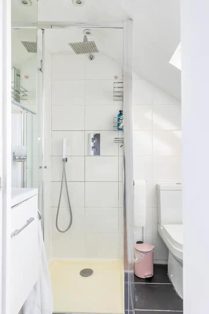 3 Bedroom Townhouse 2min To Station, Sleeps 8 Apartamento