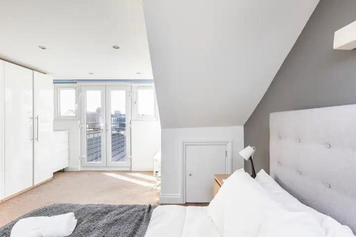 3 Bedroom Townhouse 2min To Station, Sleeps 8 * Londres