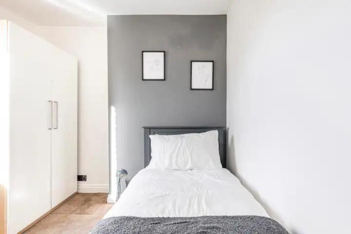 Apartamento 3 Bedroom Townhouse 2min To Station, Sleeps 8 *