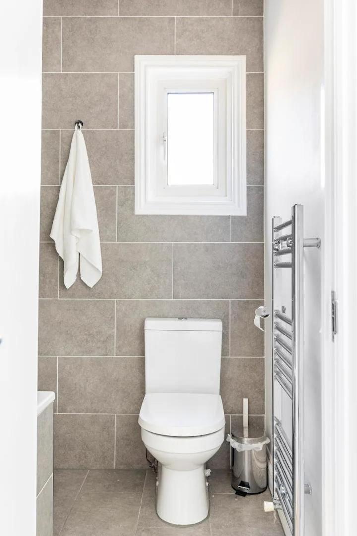 3 Bedroom Townhouse 2min To Station, Sleeps 8 Londres